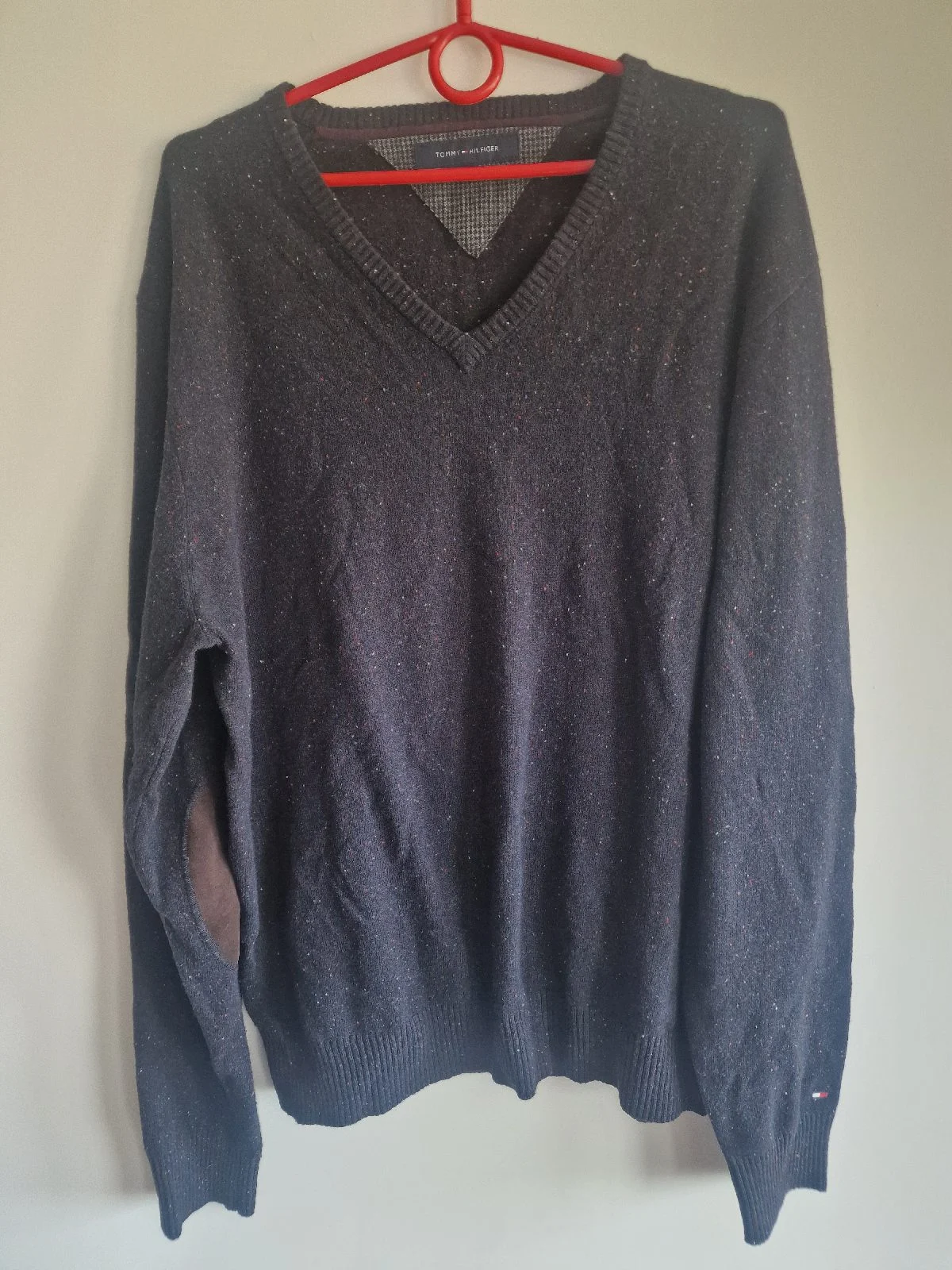 Tommy Hilfiger 80% Lambswool Speckled V-Neck Jumper with Suede Elbow Patches – Size XXL
