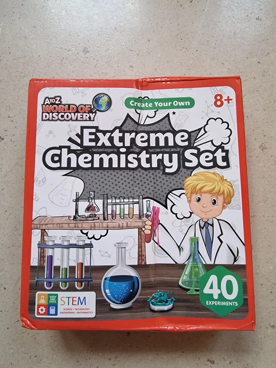 A to Z World of Discovery Extreme Chemistry Set - 40 Experiments (Ages 8+) Brand New