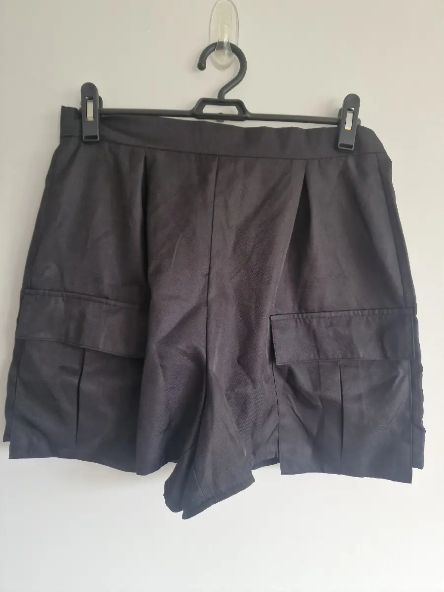 PrettyLittleThing Black High-Waisted Tailored Cargo Shorts UK 12
