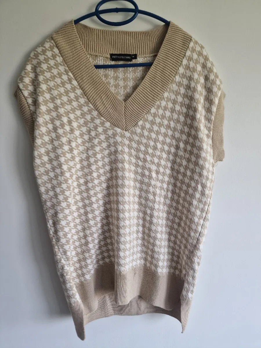 PrettyLittleThing Houndstooth Knit Sweater Vest UK M