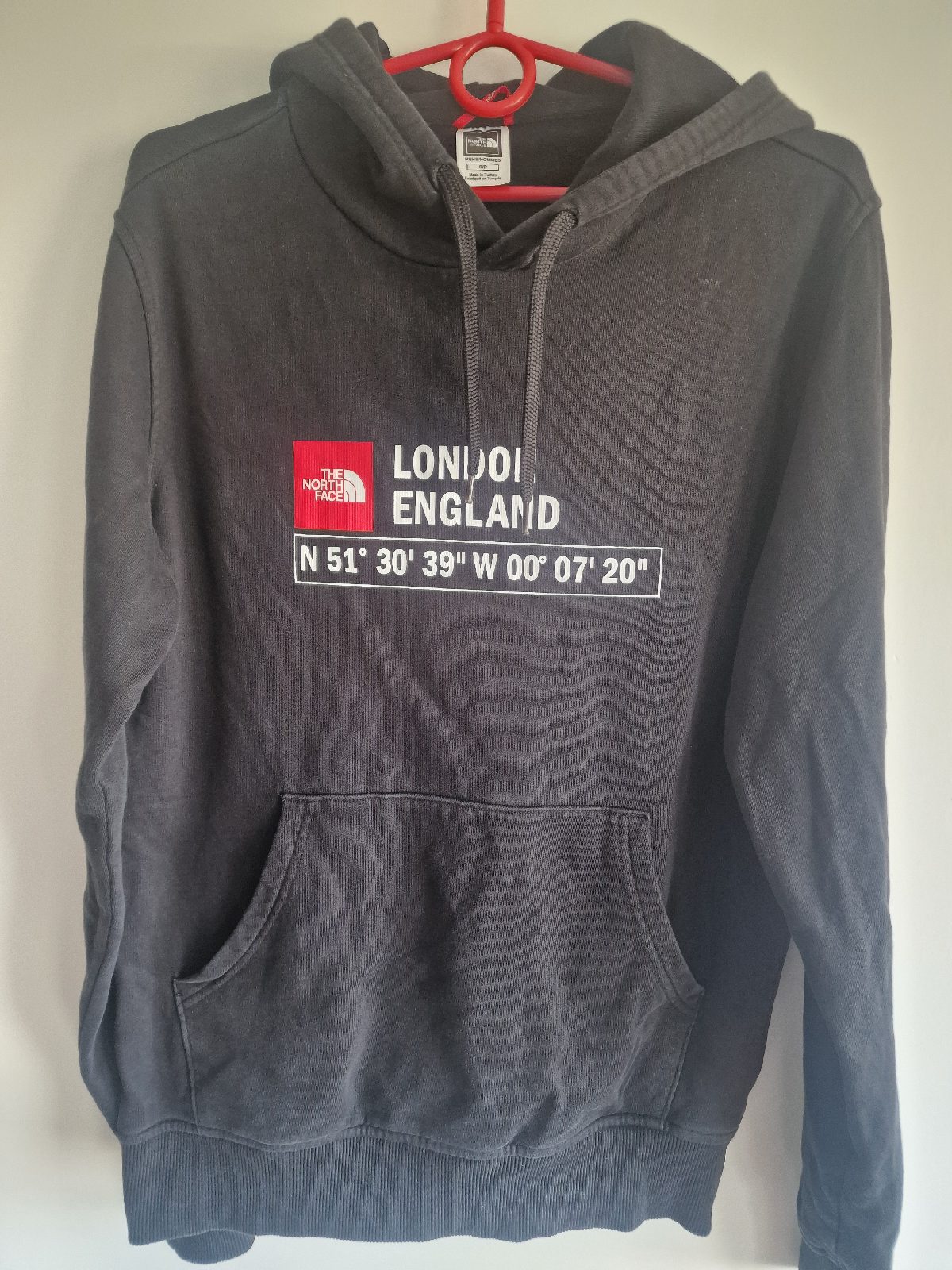 The North Face London England Coordinates Hoodie – Men’s S (Unisex)