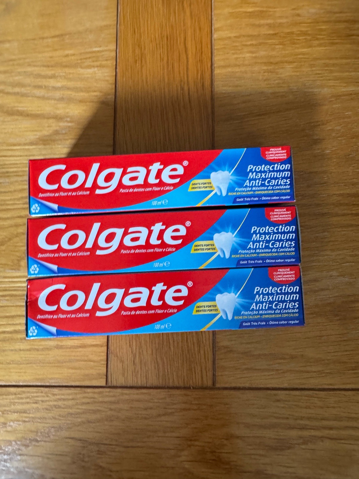 Colgate Maximum Anti-Caries Toothpaste 100ml - Pack of 3, New