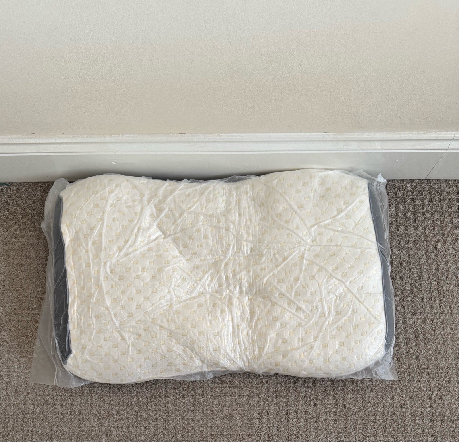 Memory foam pillow