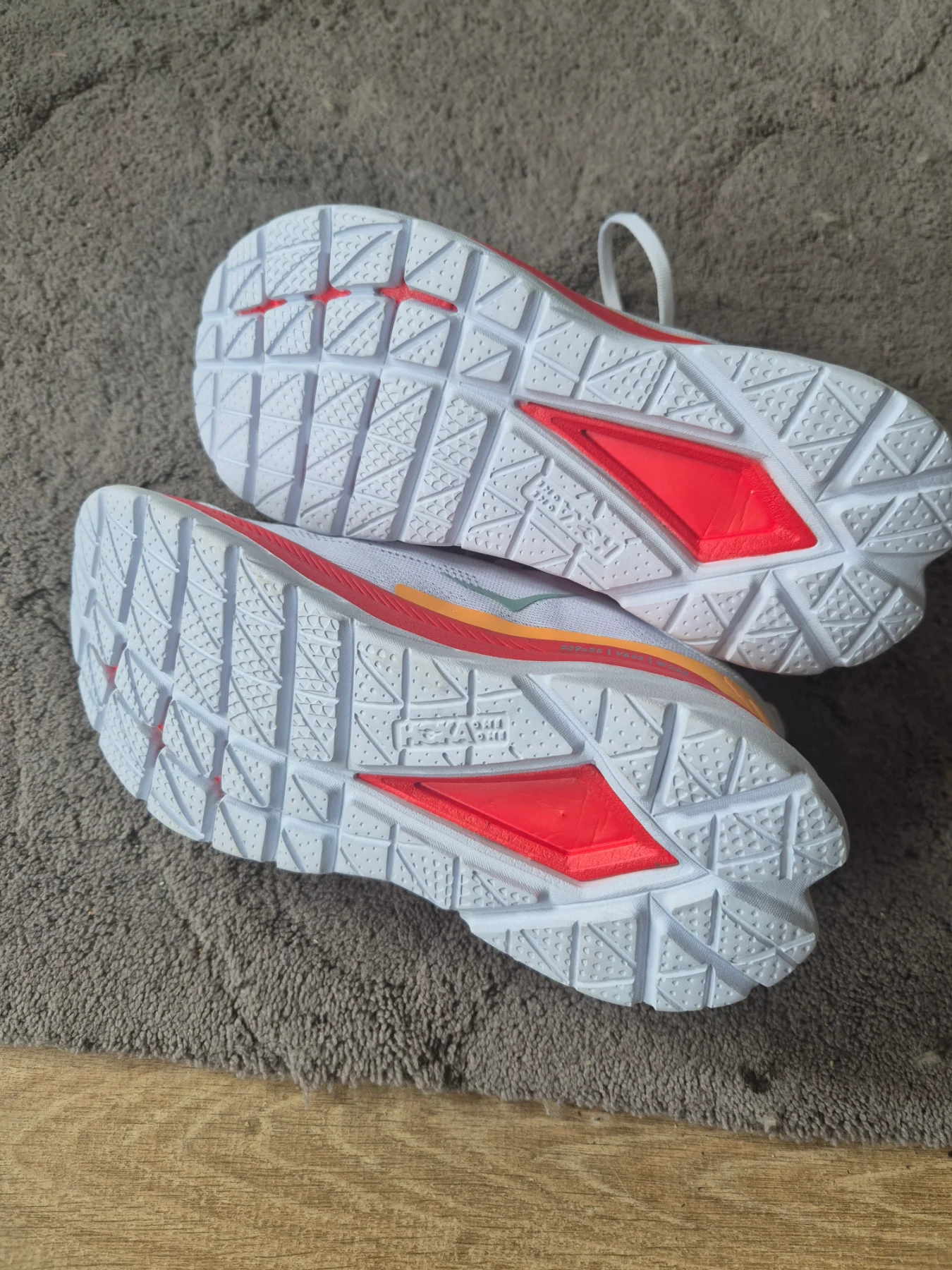 Hoka mach profly size 6