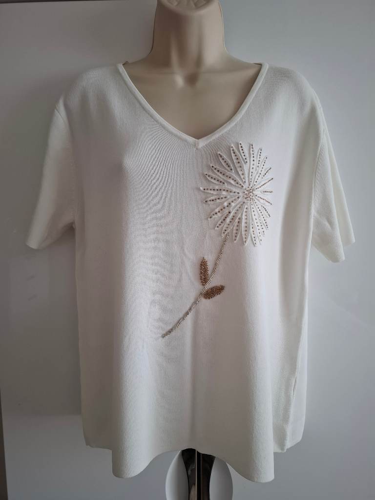 Cream short sleeve beaded flower jumper size L