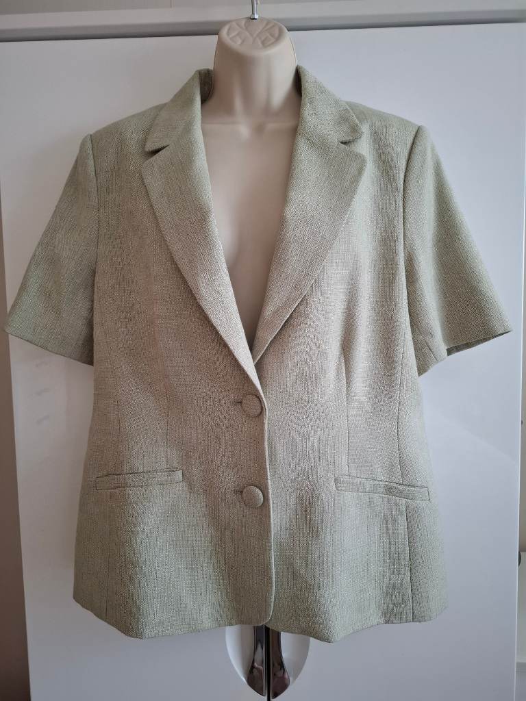 Klass BNWT pale green short sleeve fitted jacket size 18