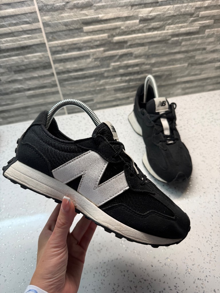 New balance 327 in black & white