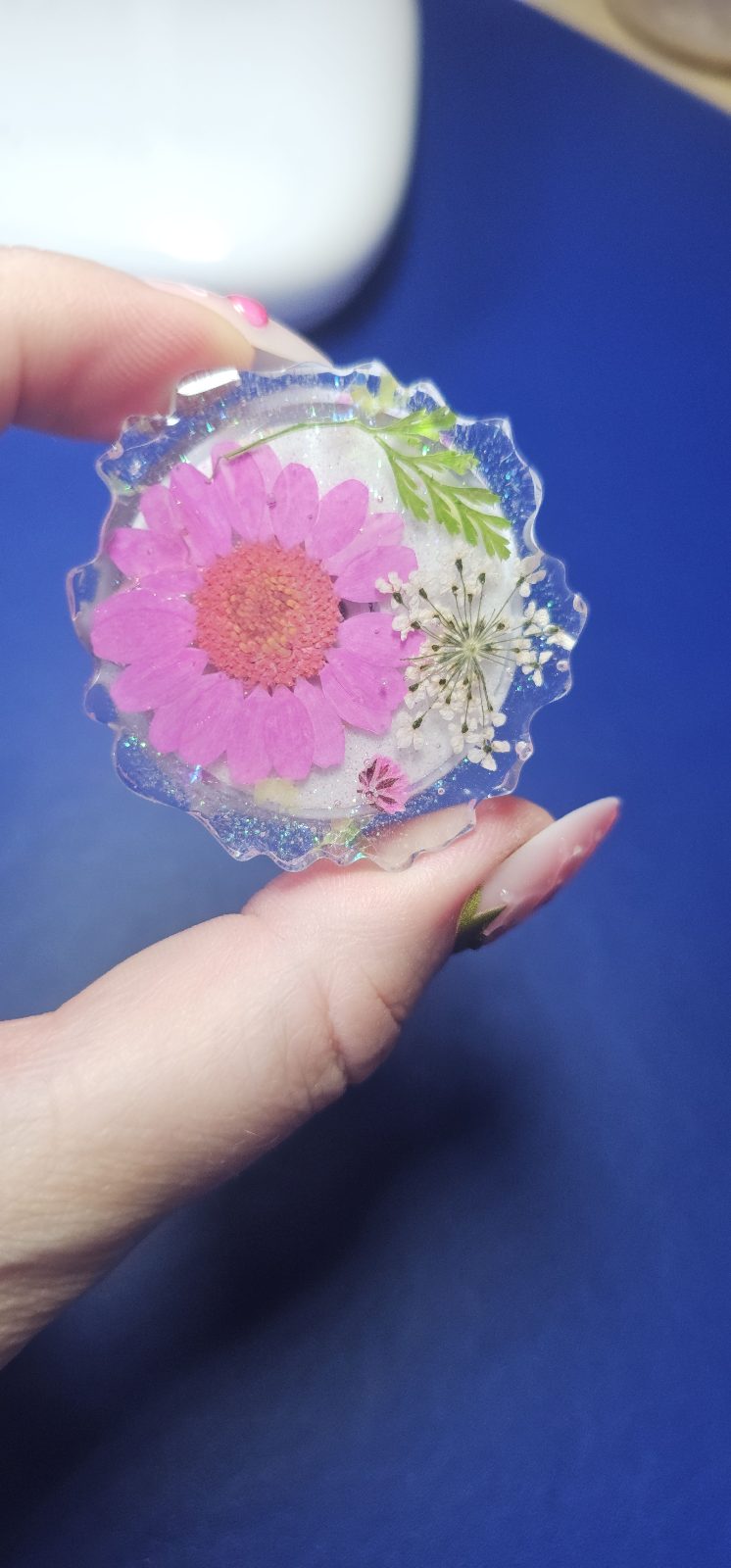 Flower phone grip holder