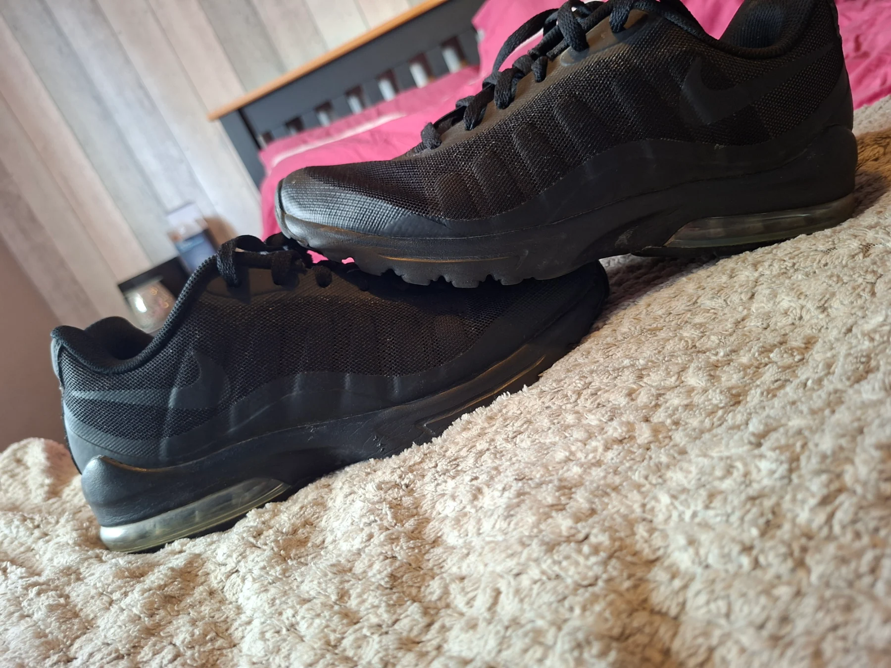 Mens Nike air max invigor trainers