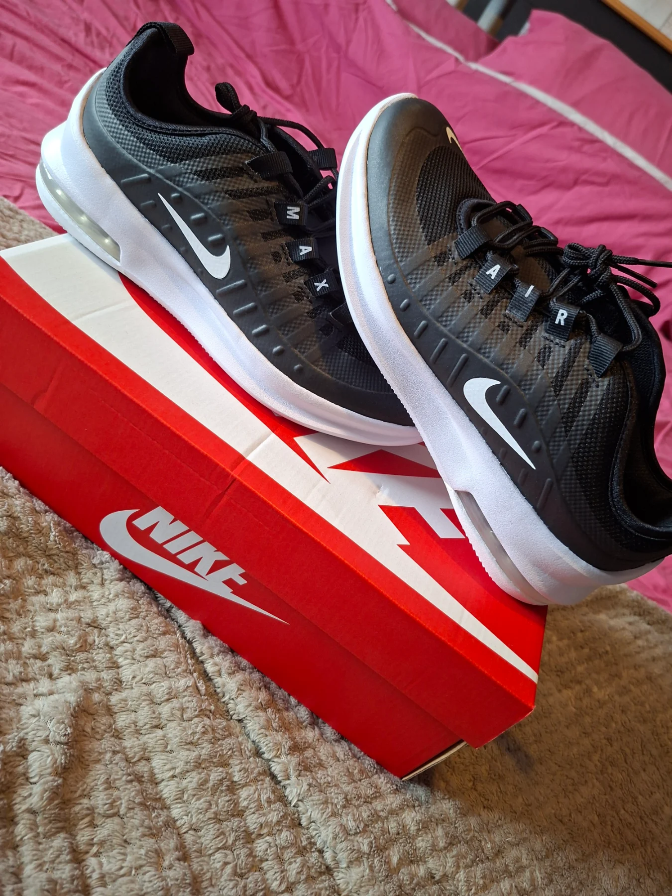Women's Nike air max axis