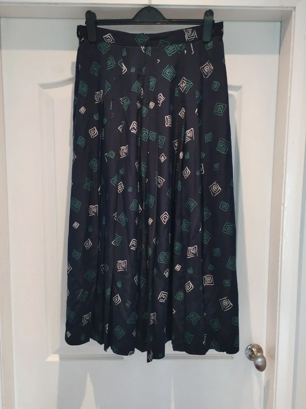 Vintage Alexon 90s Pleated navy maxi skirt geometric square print UK 8