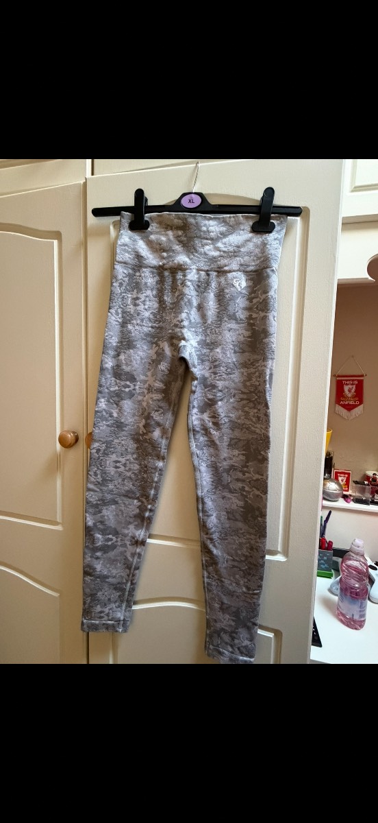 Women’s best camo leggings size M