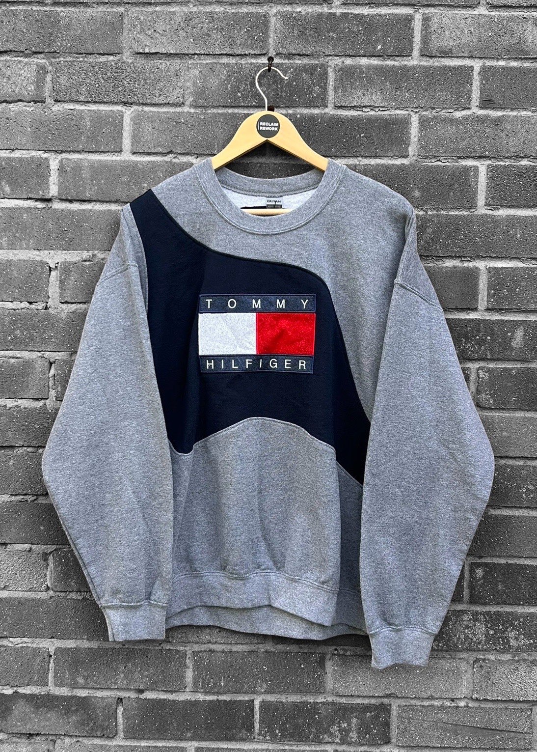 Vintage Reworked Tommy Hilfiger Sweatshirt – Upcycled One of a Kind – Size L