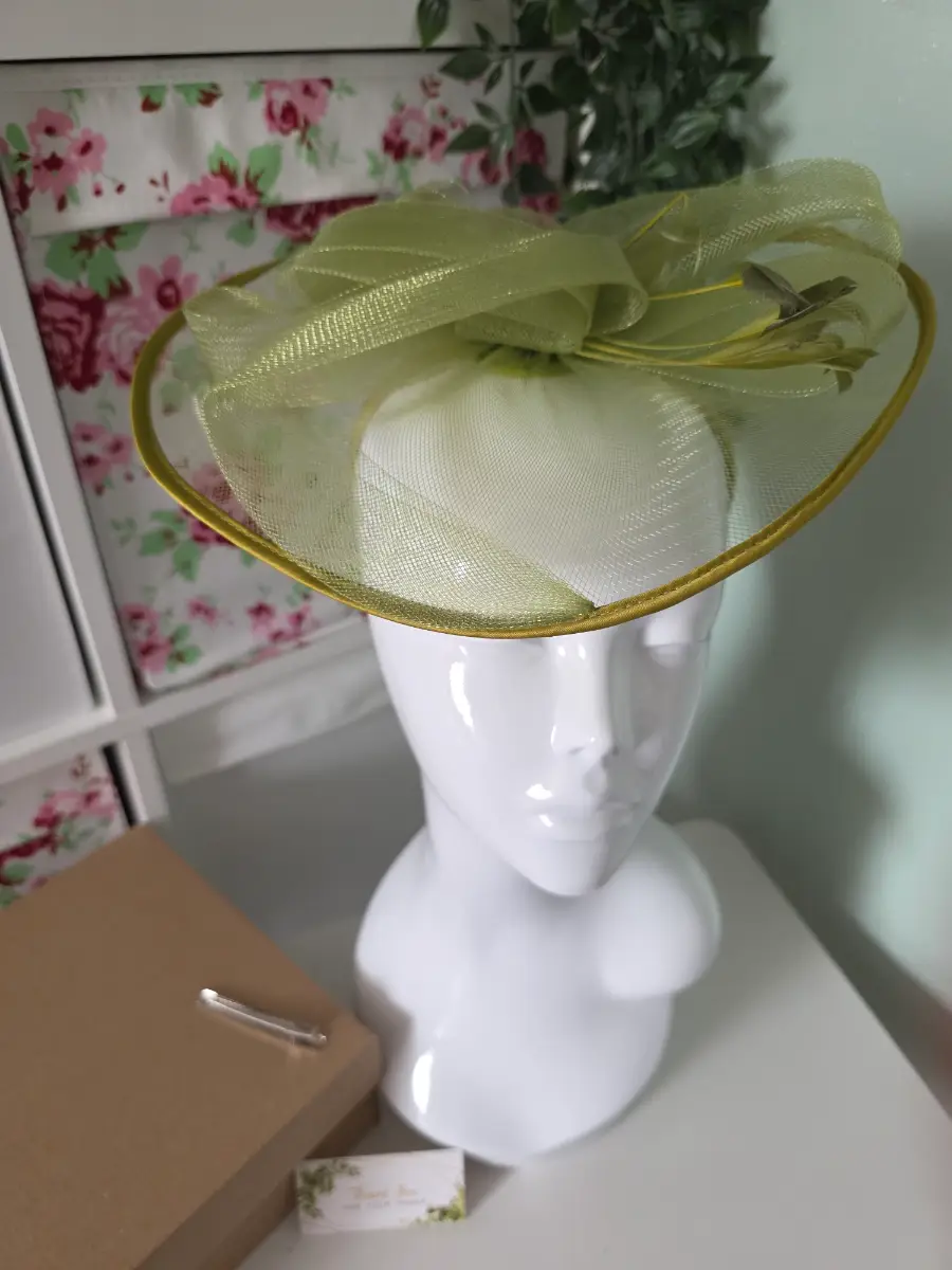 💚 Elegant Olive Green Fascinator – Wedding, Races & Special Occasion Headpiece 💚