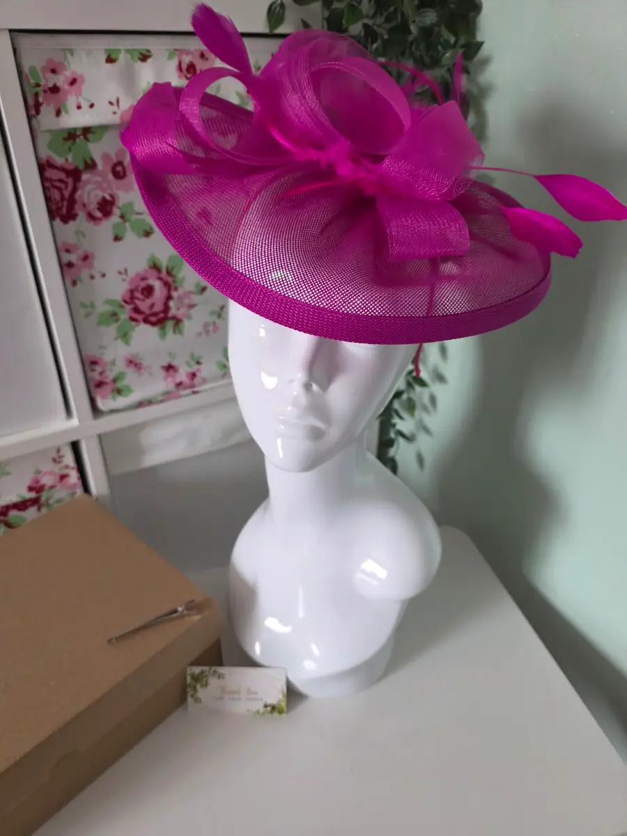 💖 Elegant Fuchsia Pink Fascinator – Wedding, Races & Special Occasion Headpiece 💖