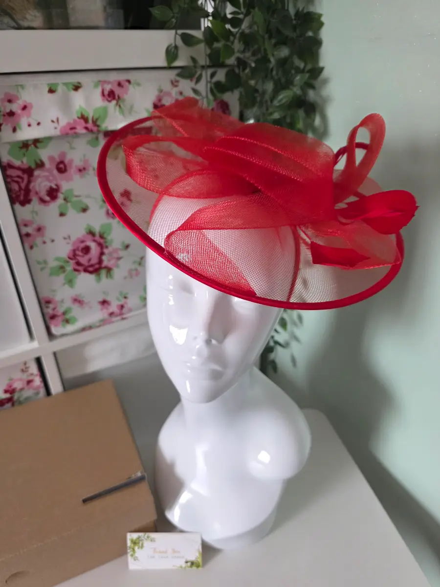 ❤️ Elegant Red Fascinator – Wedding, Races & Special Occasion Headpiece ❤️