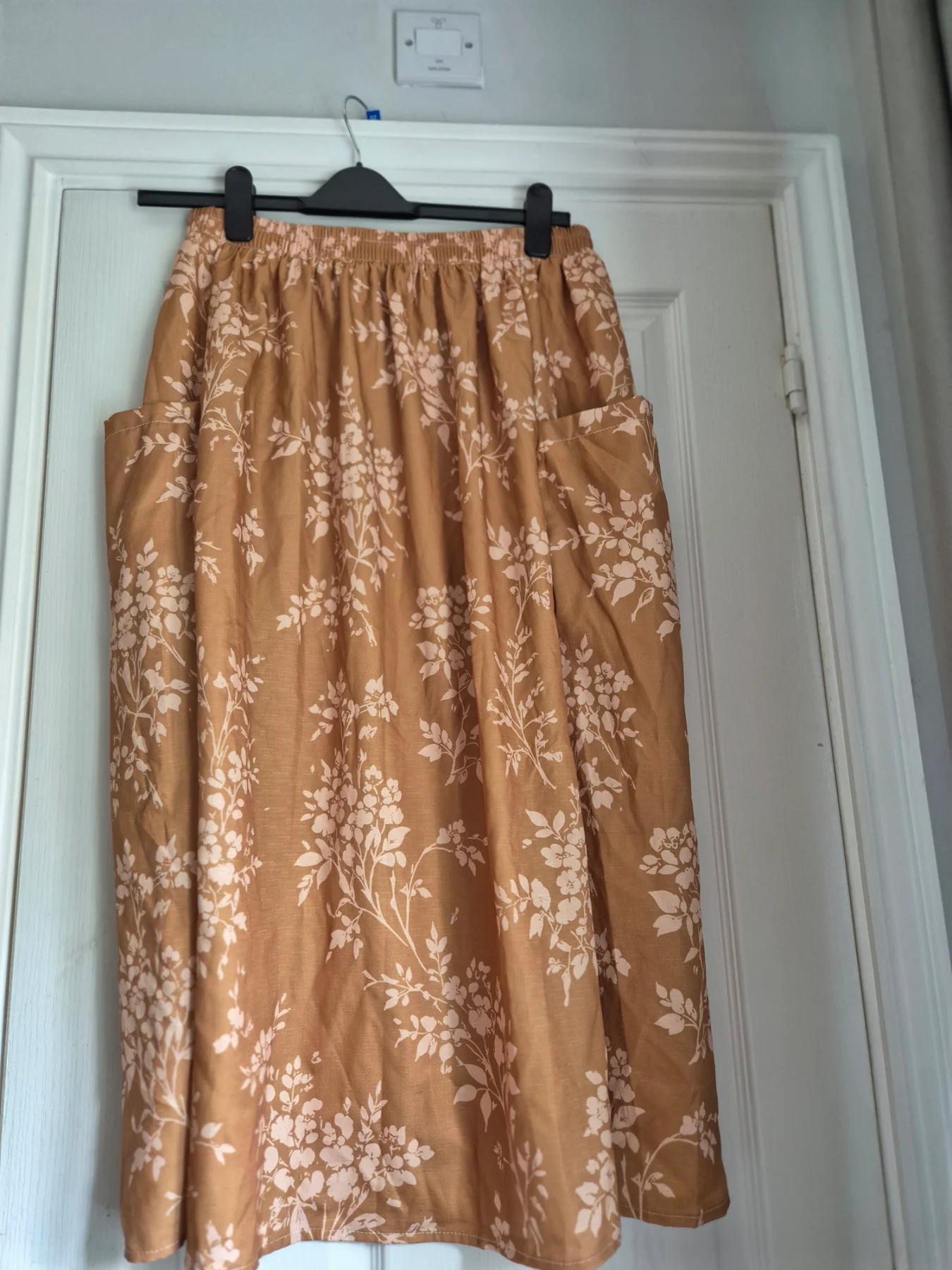 Floral Midi Skirt with Pockets Brown / Tan Size L (12-14)
