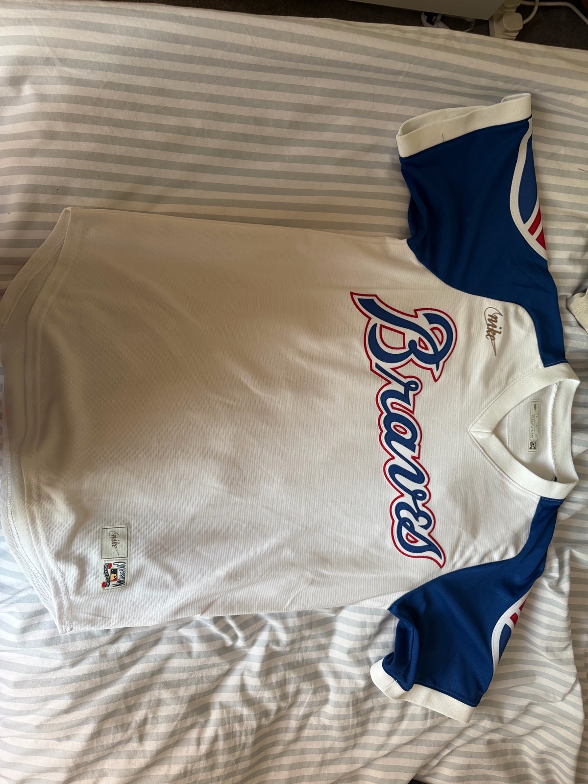 Nike braves top