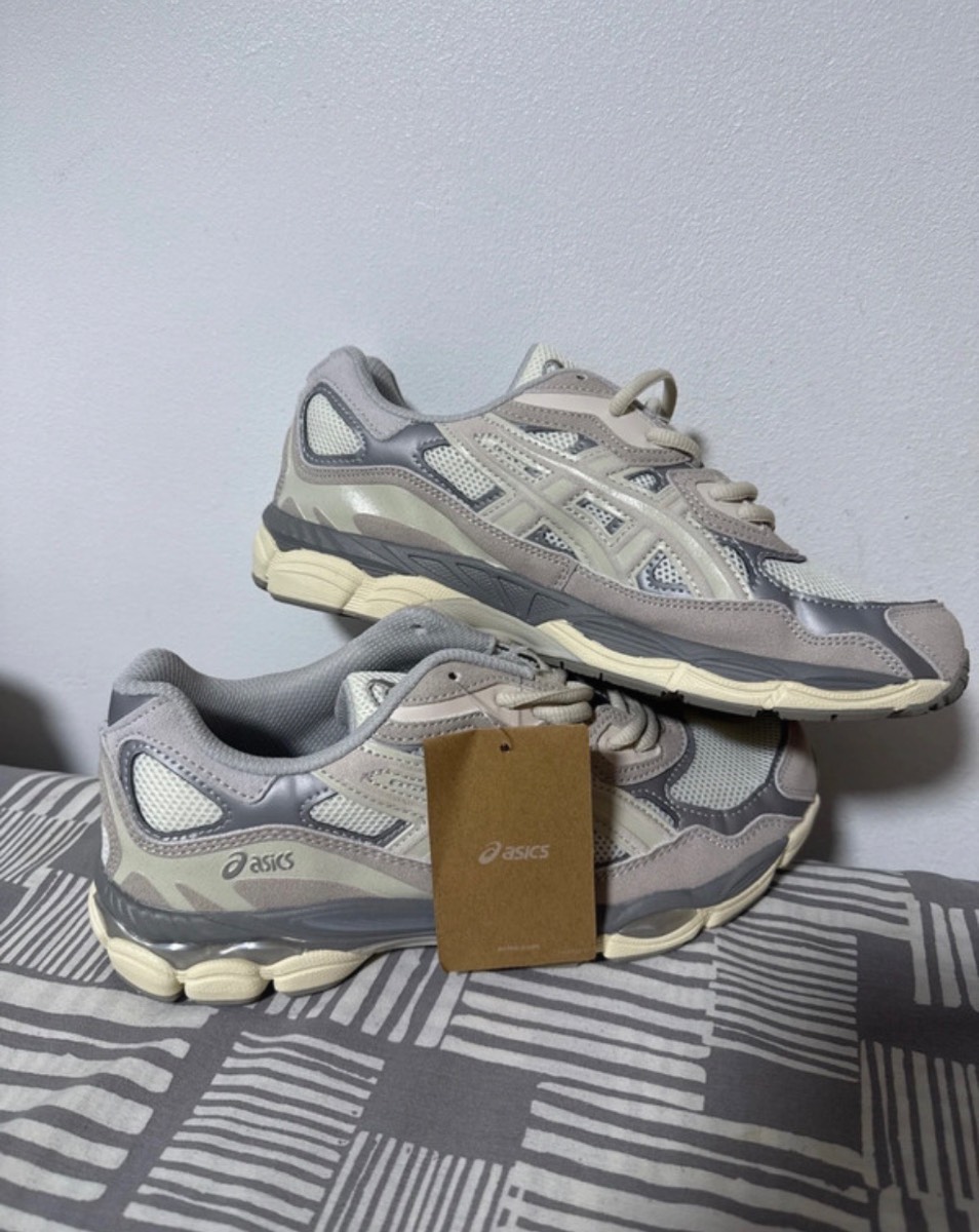 BRAND NEW ASICS GEL-NYC 👟✨ Grey/Coconut Milk - Never Worn!