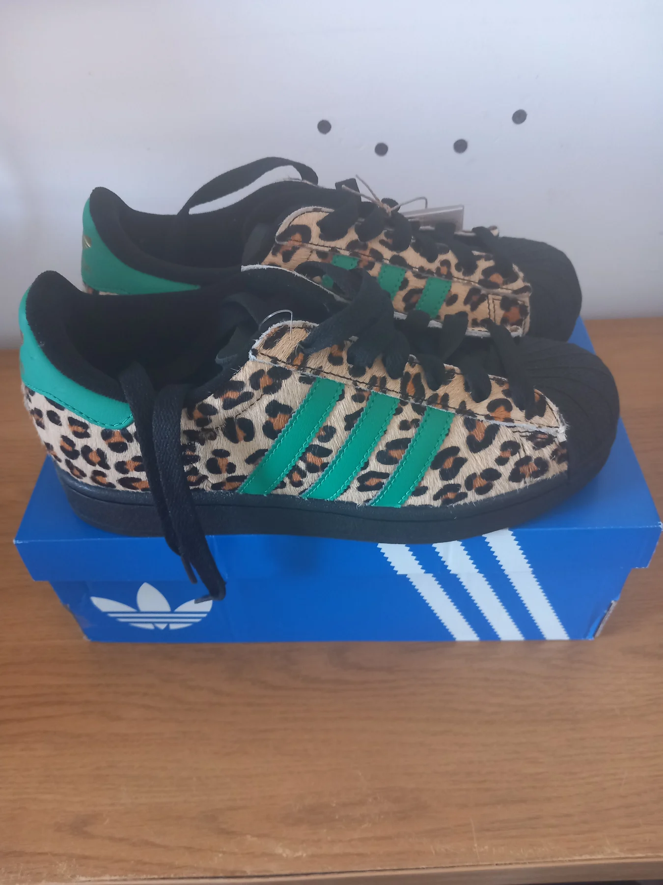 Adidas superstar leopard print
