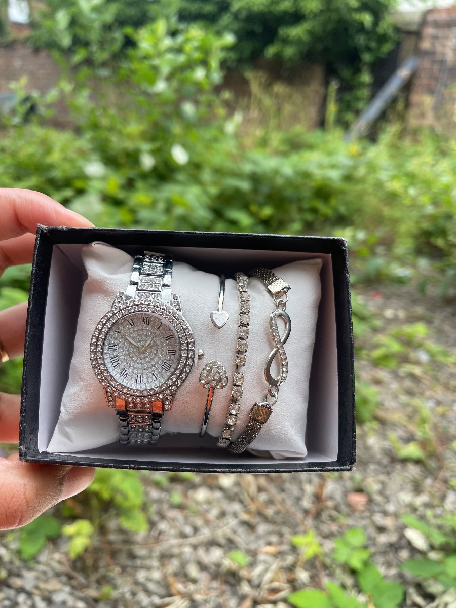 Ladies silver tone quartz watch and bracelet- New with box