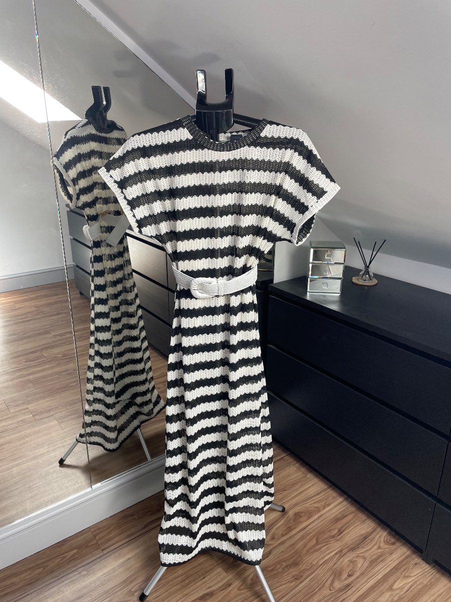 Size L Black & White Stripe Sleeveless Dress. BNWT