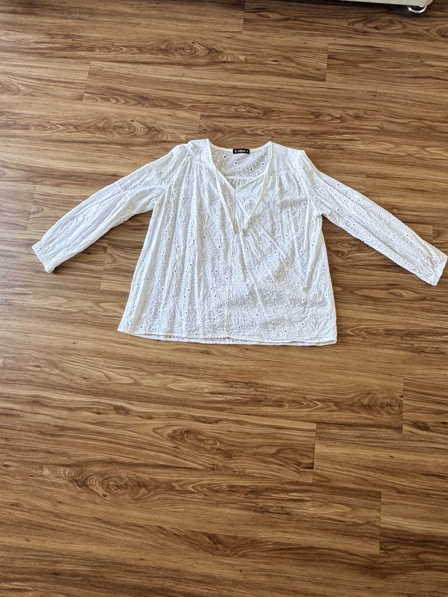 Size M White Broderie Anglaise White Long Sleeve Swing Shirt. BNWT