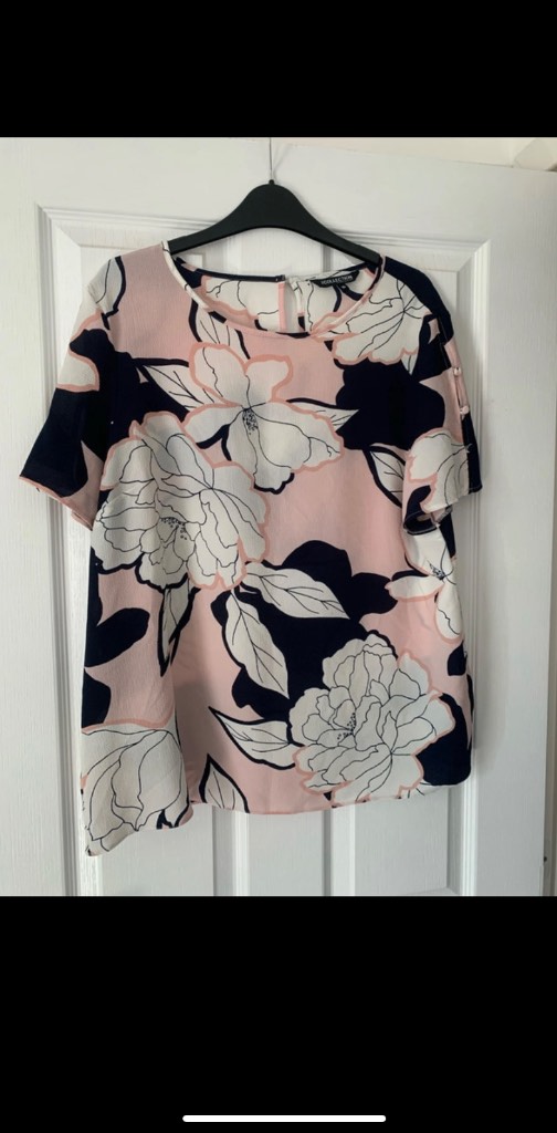 Floral summer blouse in navy and pink