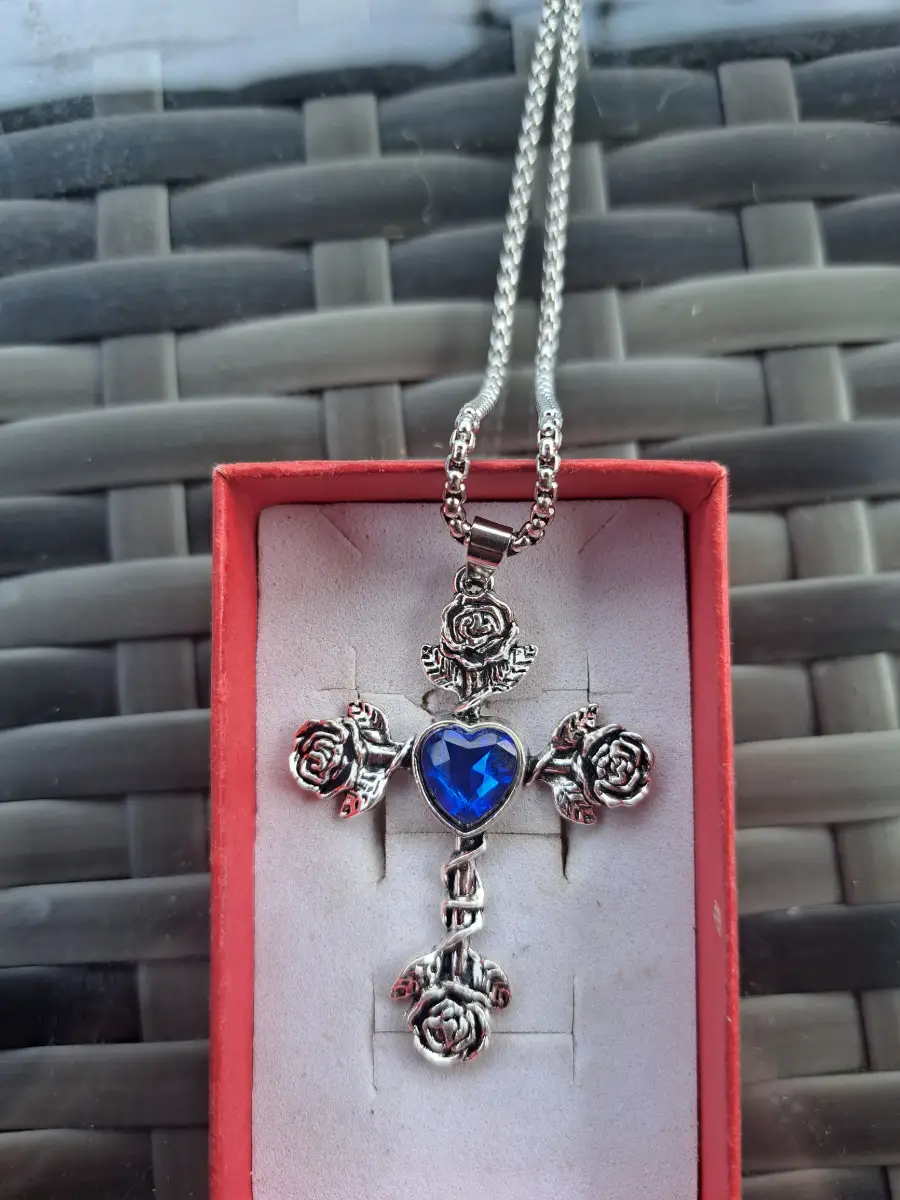 Beautiful cross and roses necklace