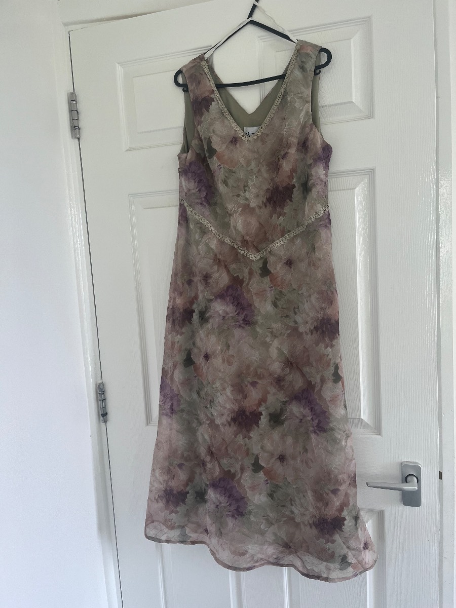 Stunning Summer Dress# K petite# size 10# Floral summer dress#Midi dress
