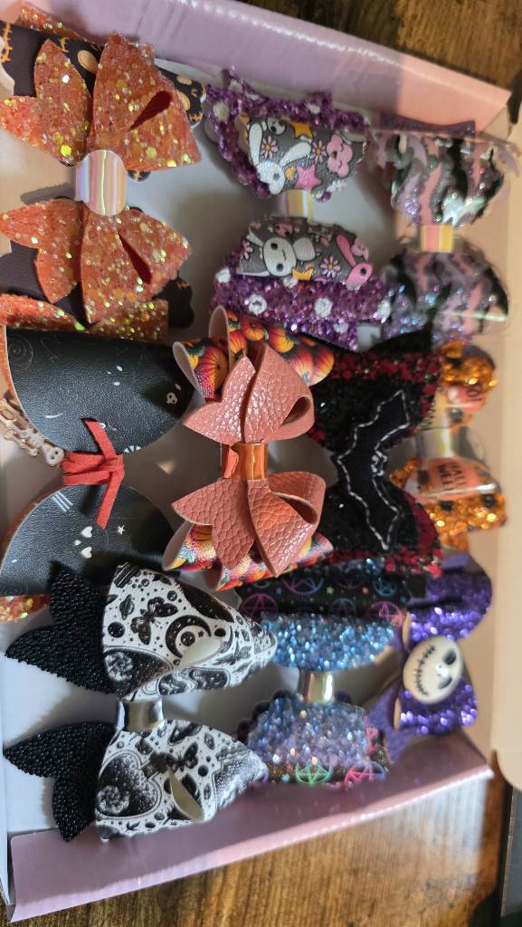 10 halloween bows