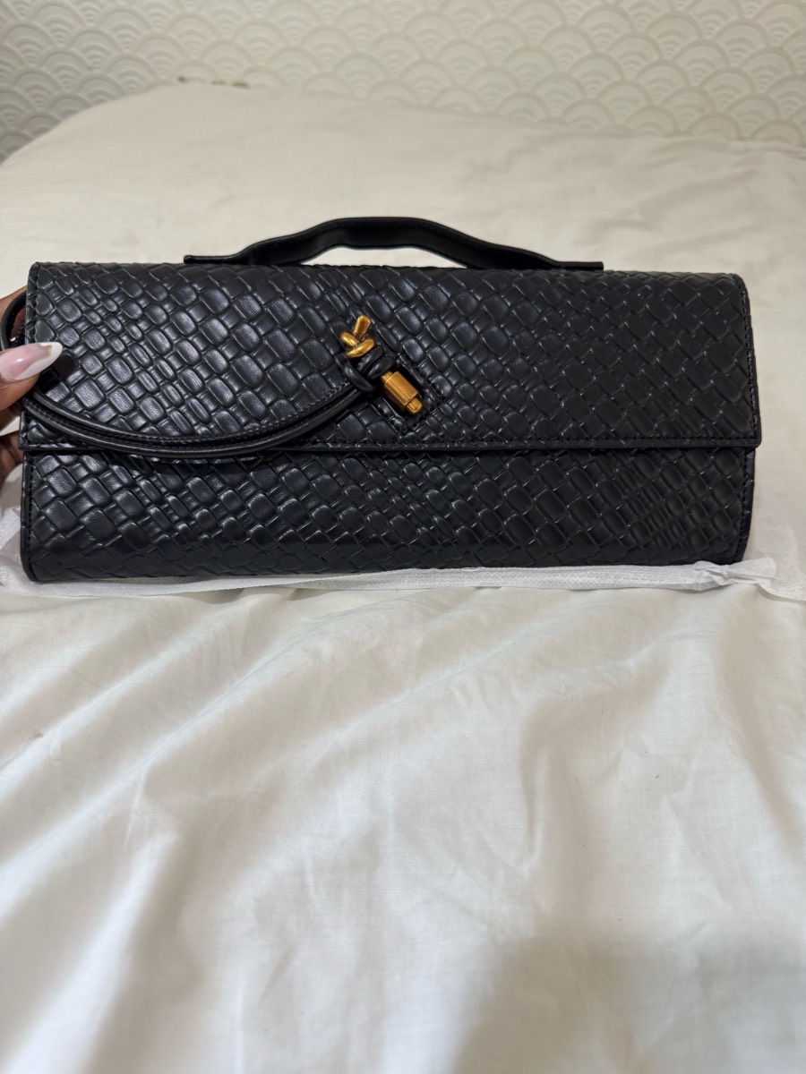 Black shoulder bag