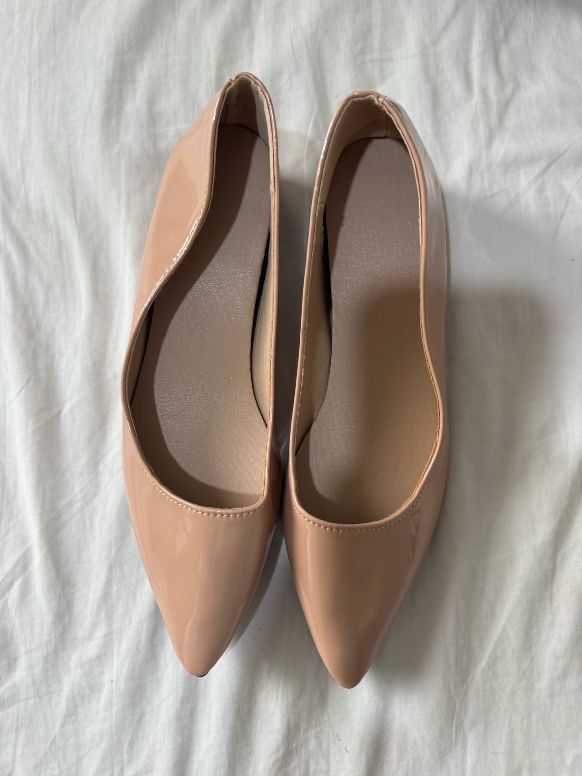 pointed-toe ballet flats