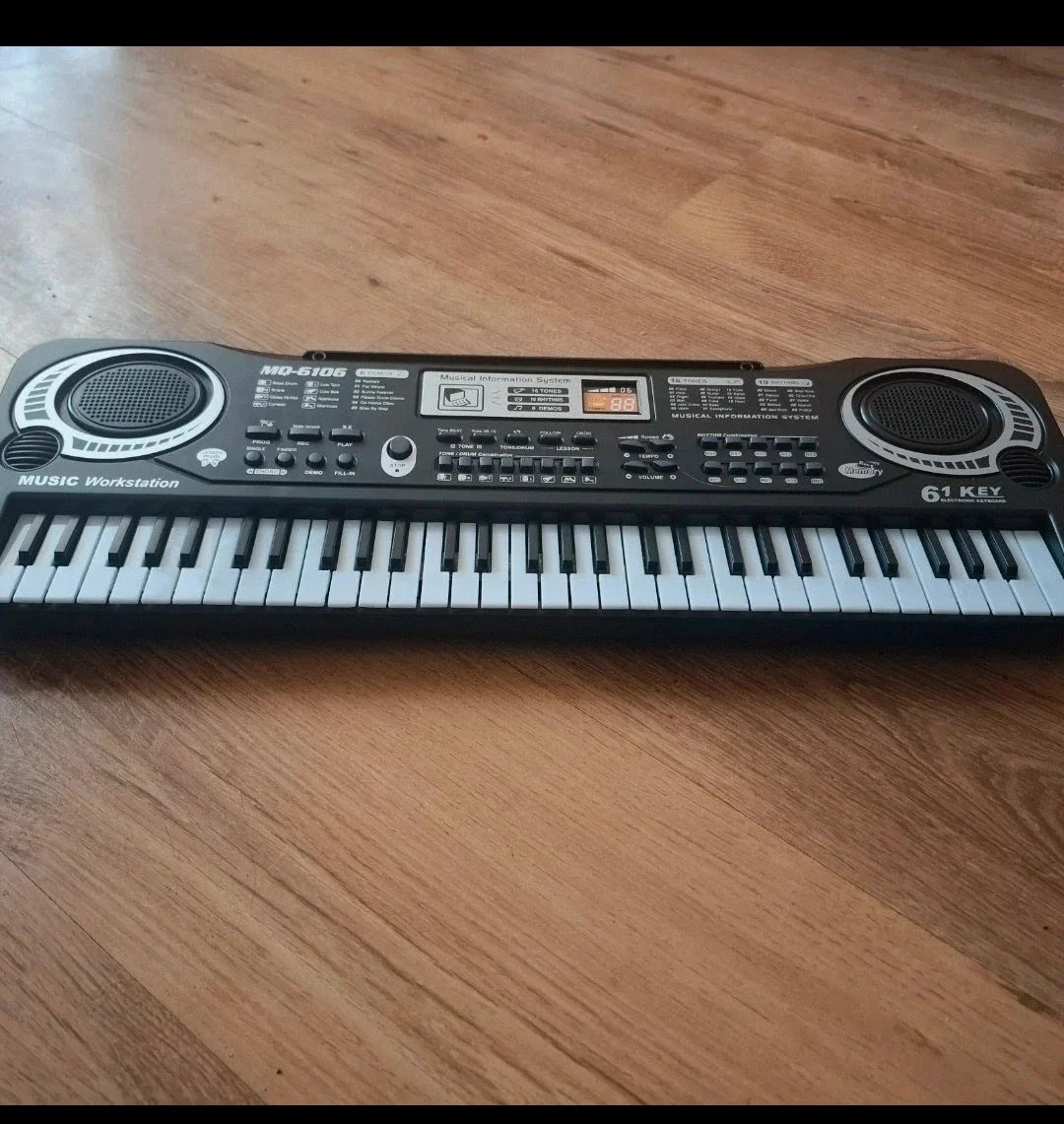 Piano keyboard with 61 keys
