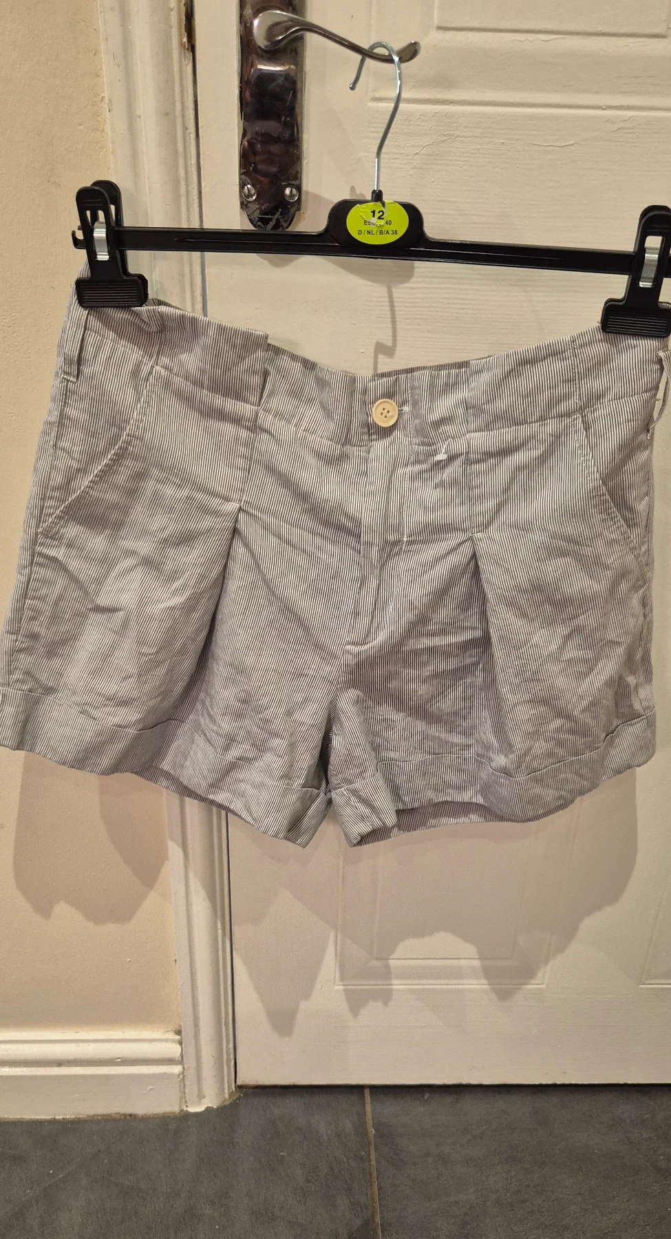 Farah size 12 striped navy beige  pleated women autumn summer shorts