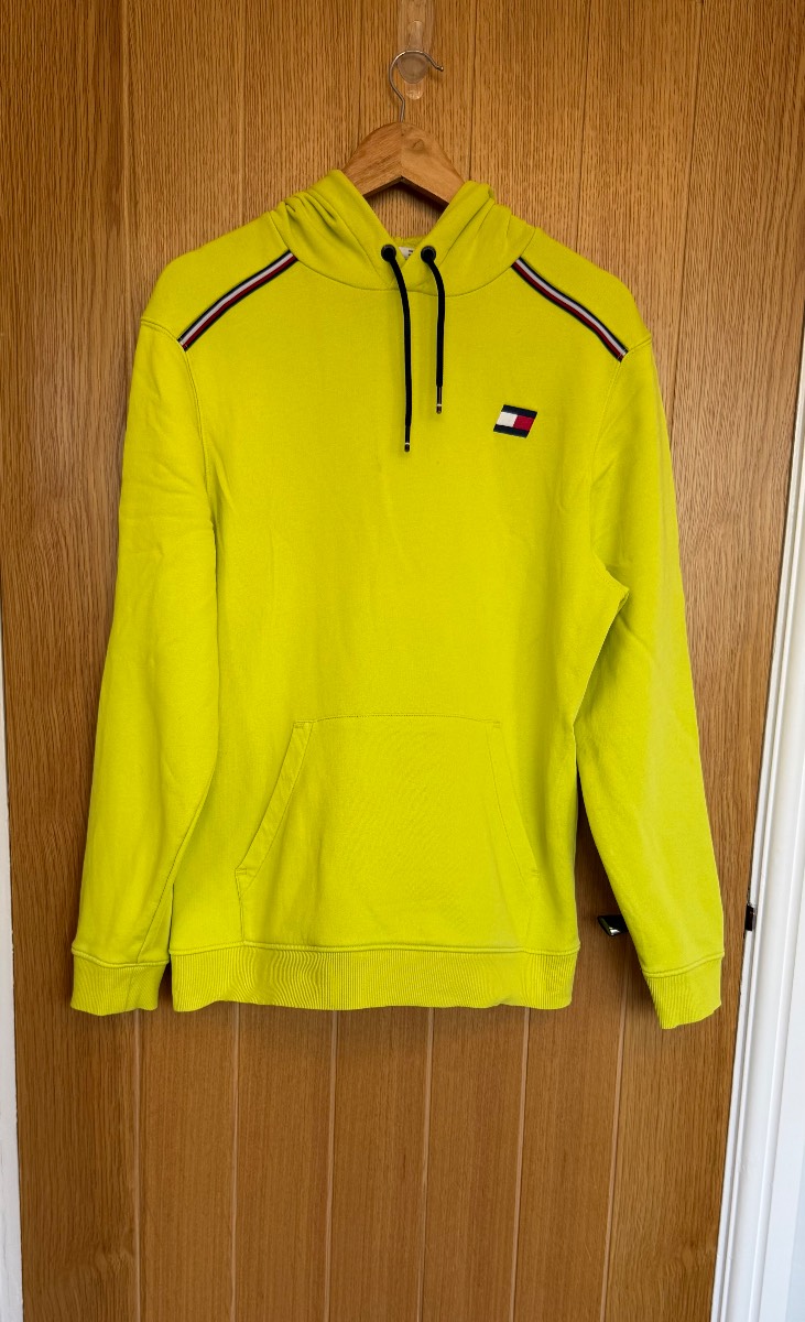 Tommy Sport Neon Yellow Hoodie Men’s Medium Fleece Lined Logo Sweatshirt