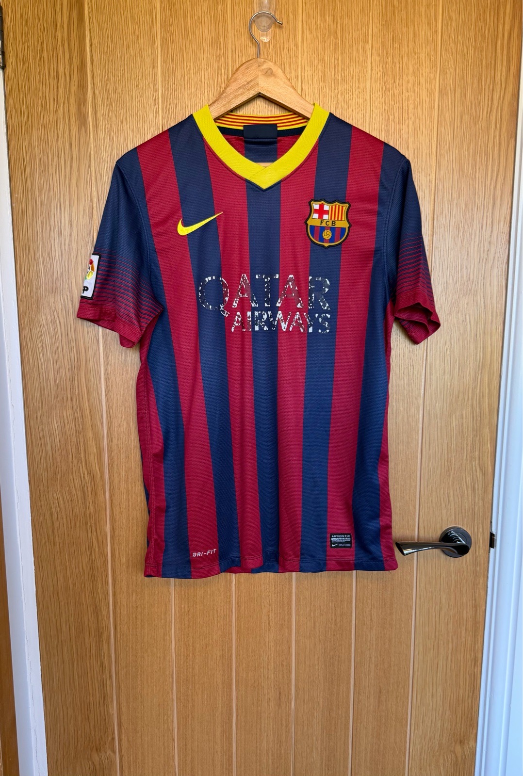 Nike FC Barcelona 2013/14 Home Football Shirt Size Small 532822-413