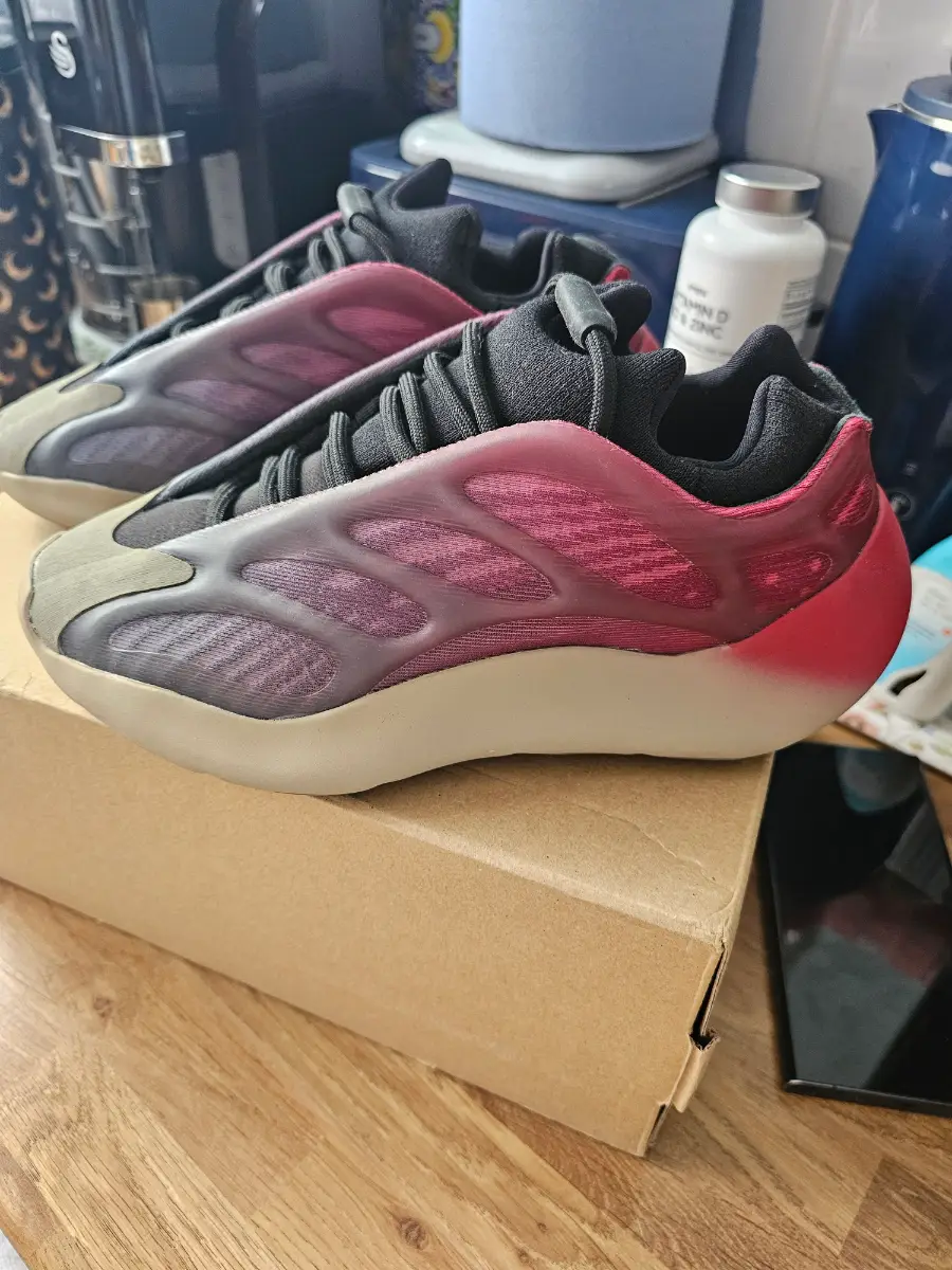 Adidas Yeezy 700 V3 Fade Carbon Trainers | Brand New in Box | UK 4( run small  fit 2,5uk ))