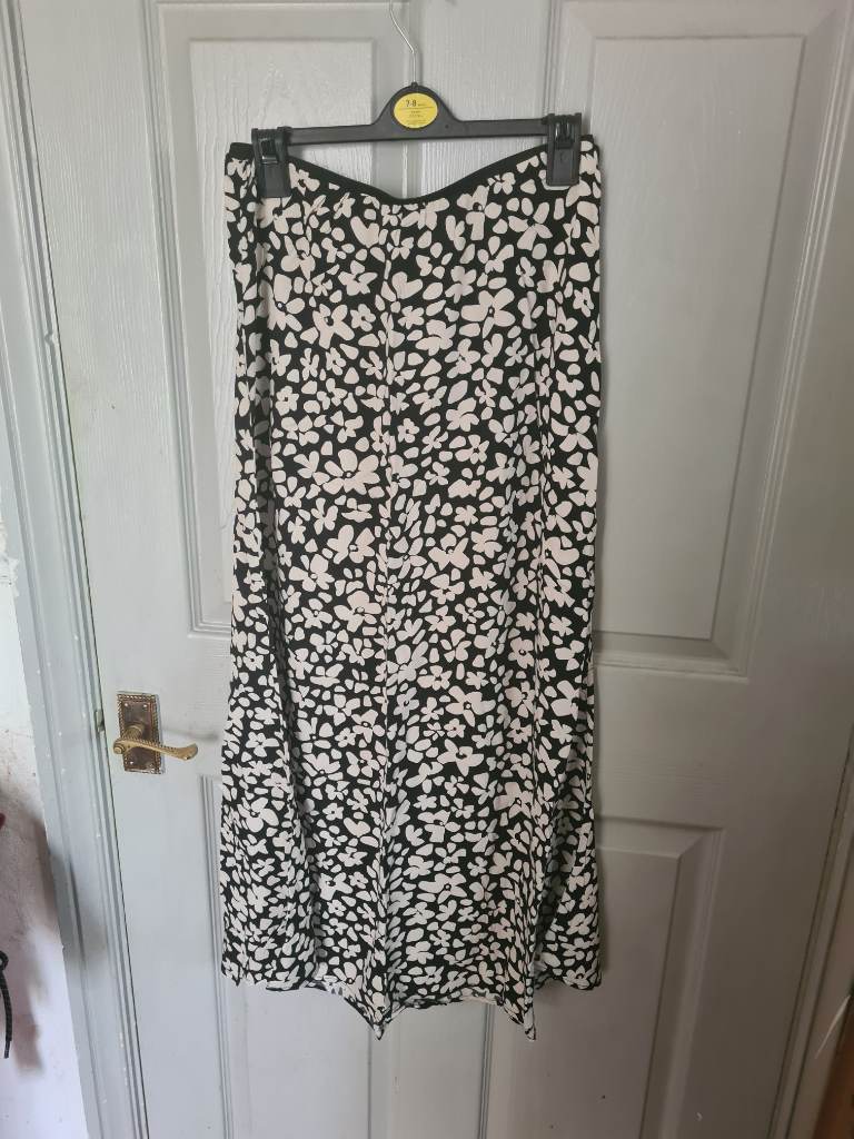 Vero Moda Floral Midi Skirt Black & White | Size XS | BNWT