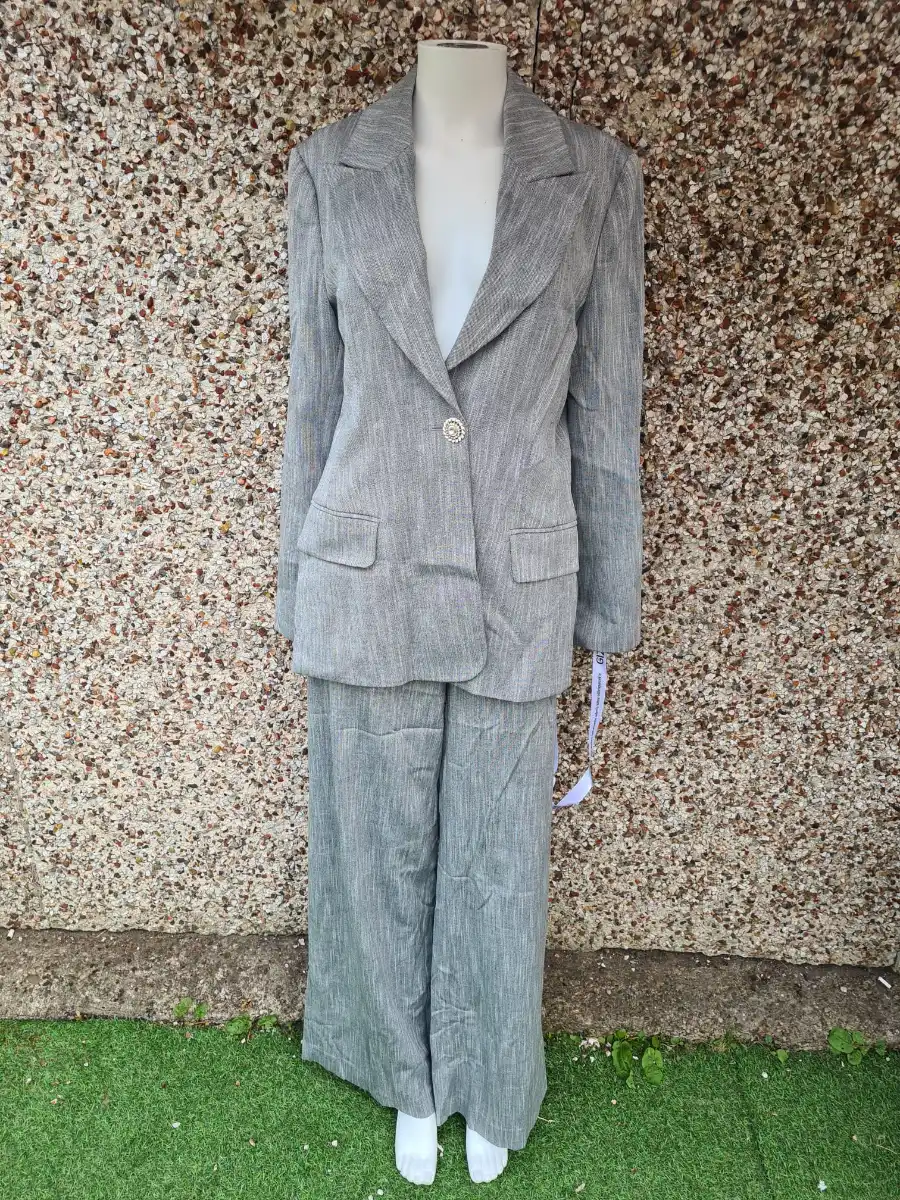 GIZIA Classic Grey Pinstripe 2-Piece Suit | Jewel Button Blazer + Wide Leg Trousers EU 38