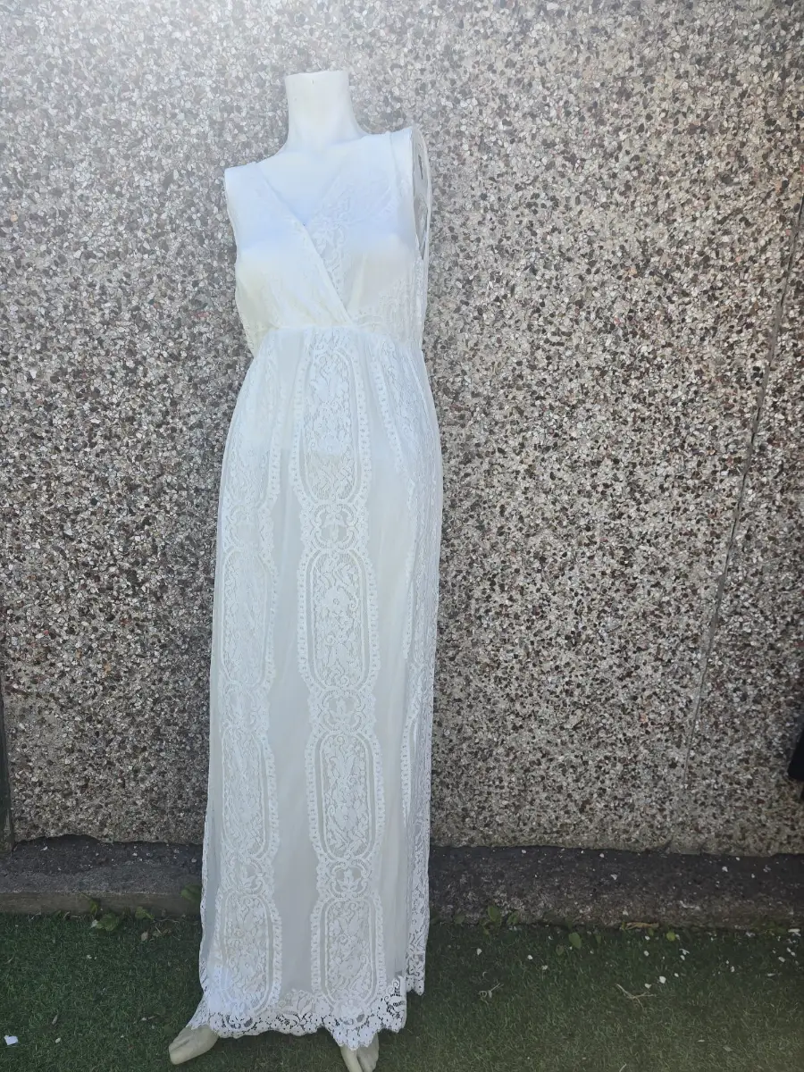 Ivory Sleeveless V‑Neck Lace Overlay Maxi Dress Size 12 Beach Wedding Occasion