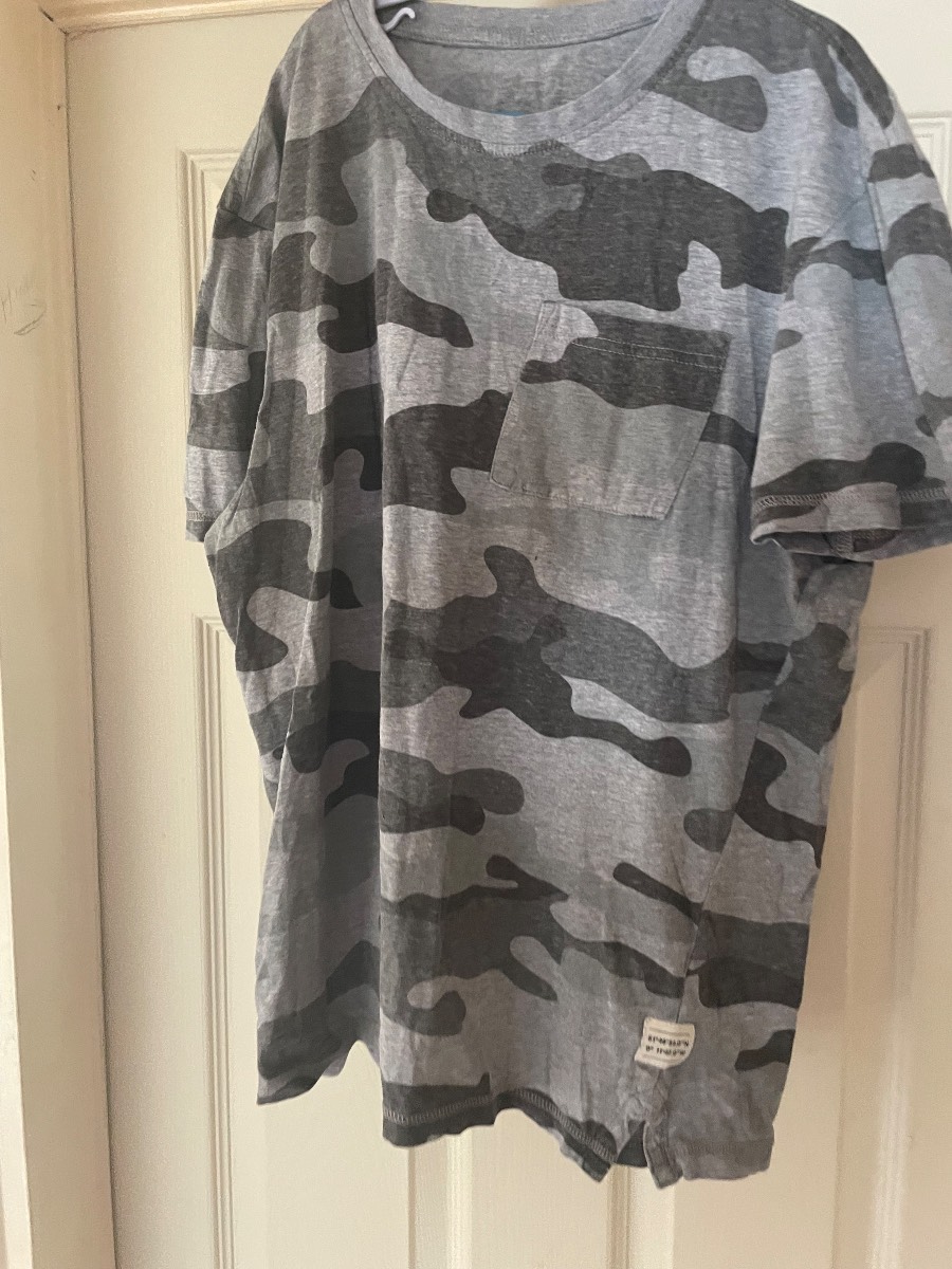 F&F Men’s Grey Camouflage Pocket T-Shirt Short Sleeve Size Small