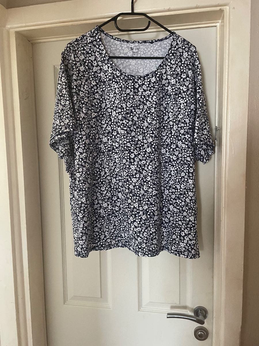 Tu Woman Ditsy Floral Top Size 26 Navy Blue White Scoop Neck Slim Fit T-Shirt