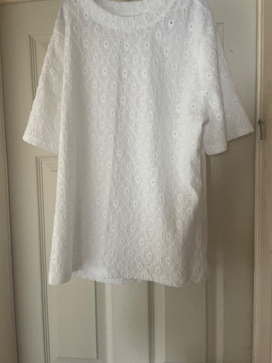 White Broderie Anglaise / Eyelet Short Sleeve Top - Size M (UK 10-12)