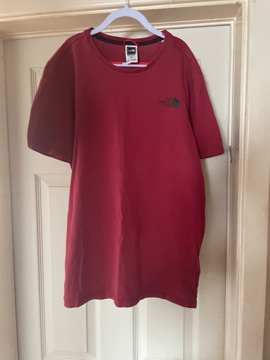 The North Face Men’s Red Box Logo T-Shirt – Maroon / Burgundy Size small