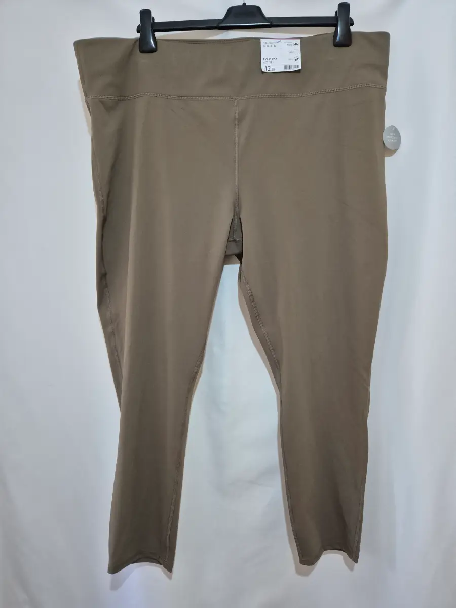 Women's Souluxe Cropped Leggings size 22 (42 x 25) Khaki Antibacterial Moisture Wicking