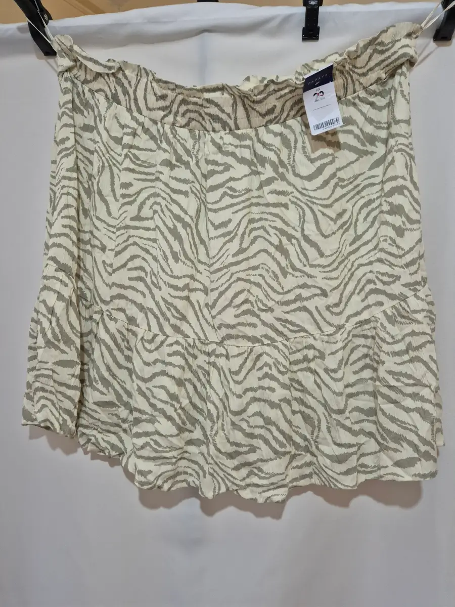 Women's Papaya Crinkle Fabric Knee Length Skirt size 22 (42 x 22) Lime/Ivory Zebra Print
