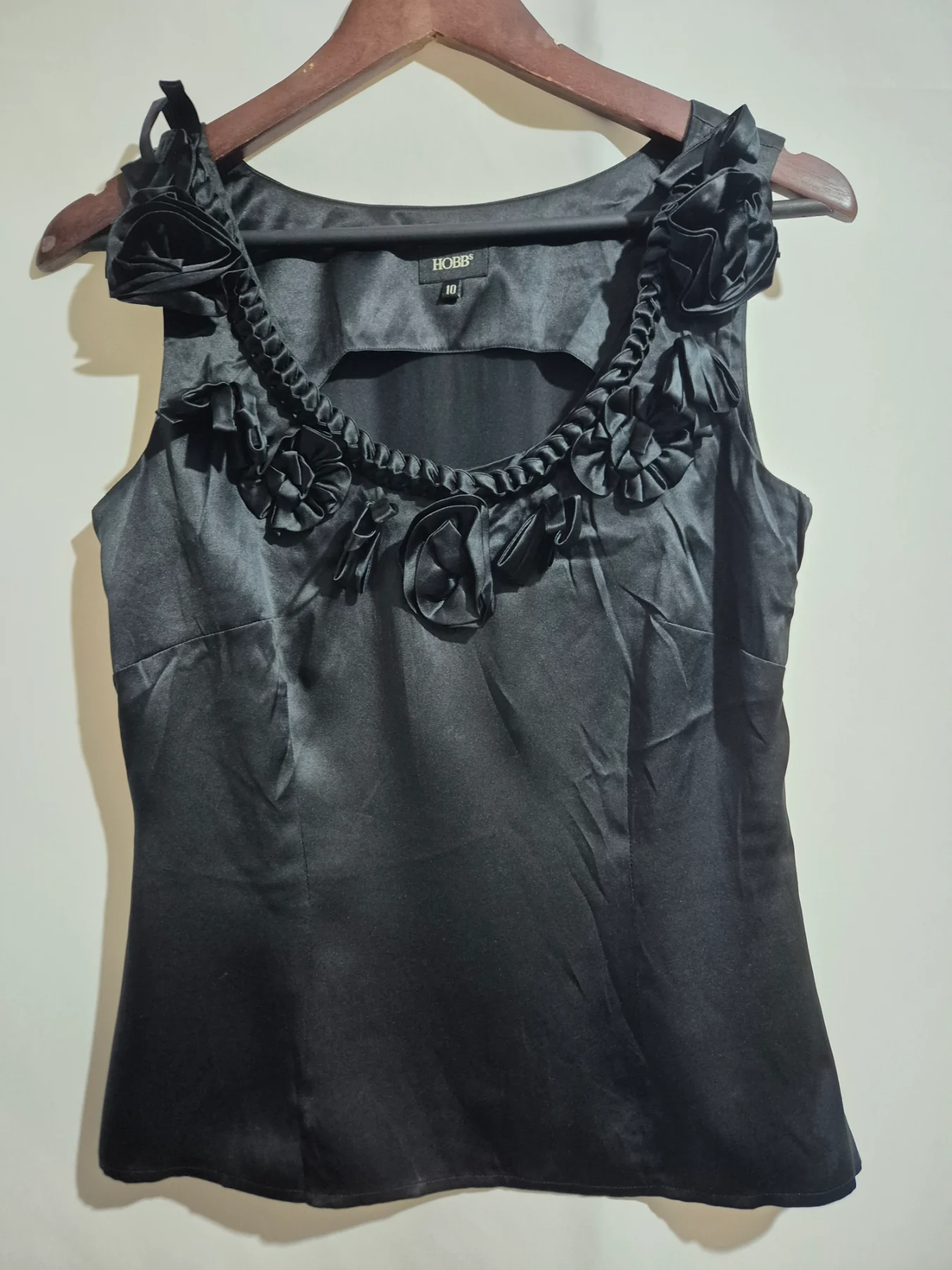Hobbs Black 100% Silk Top Size 10 Corsage Floral Ruffle Rosette Sleeveless Vest Blouse