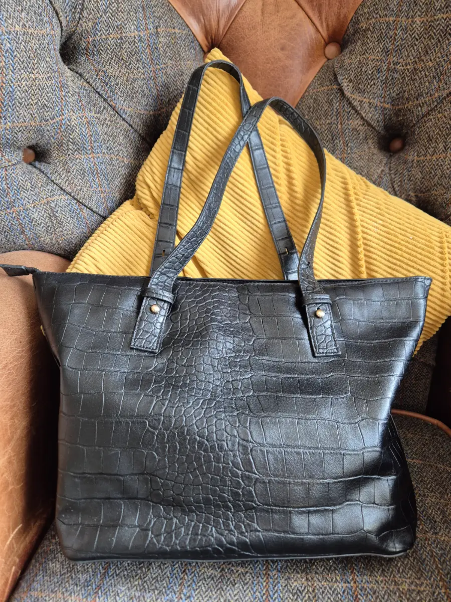 M&S Marks and Spencer Shoulder Bag size 41 x 28 x 13 cm Black Soft Faux Leather Snake Print