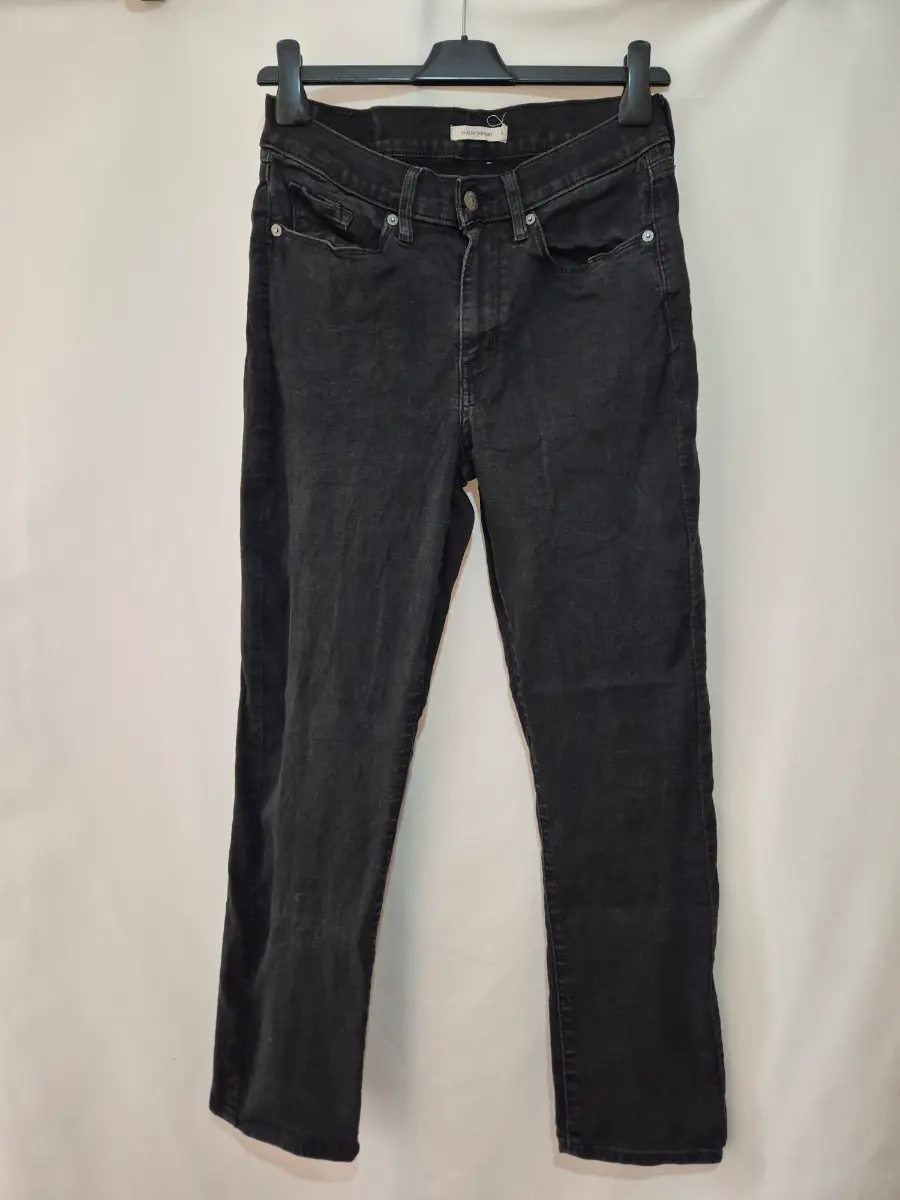 Womens Levi's Classic Straight Jeans size 8 (29 x 28) Black Mid Rise